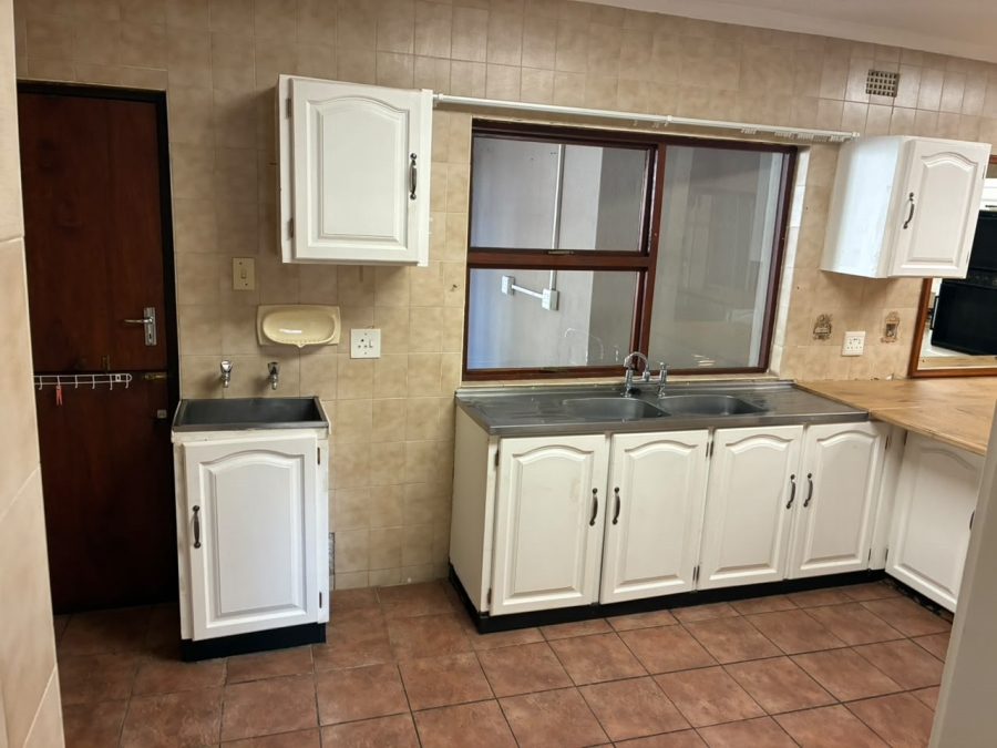 4 Bedroom Property for Sale in Fairy Glen Western Cape